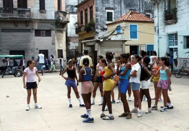 In-Kuba-hingegen-lautet-das-Motto-der-kommunistischen-Pioniere-noch-heute-Seremos-como-el-Che-etwa-Lasst-uns-wie-Che-sein-Die-ersten-Worte-der-Babys-seien-Mama-Papa-Wasser-und-dann-Che-sagt-eine-Kubanerin