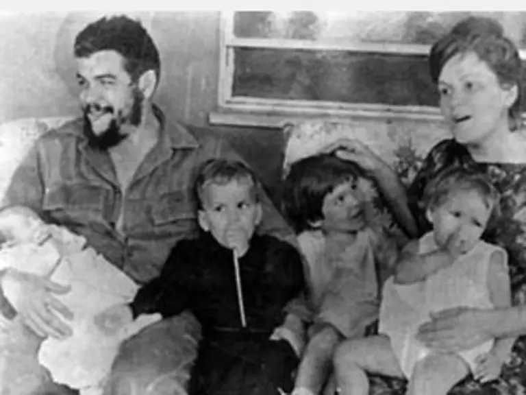 Aleida-Aliusha-geb-1960-Camilo-geb-1962-Celia-geb-1963-und-Ernesto-geb-1965