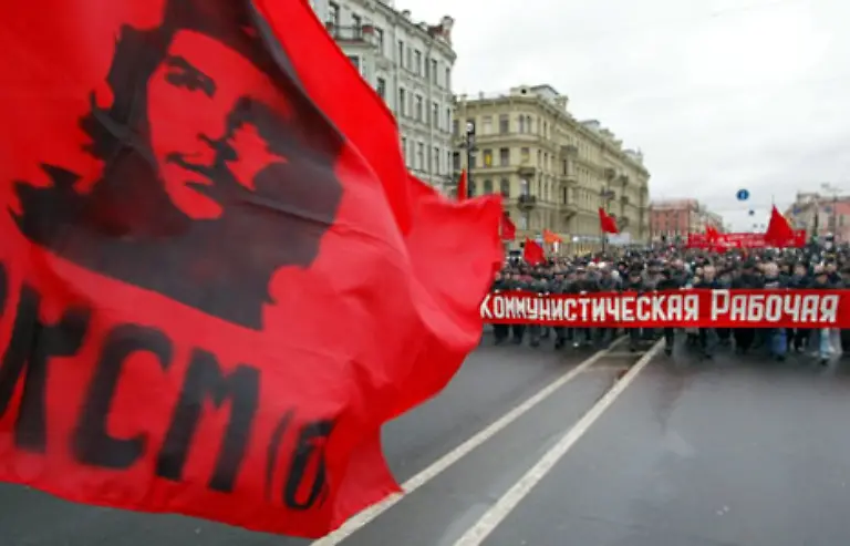 Zum-Jahrestag-der-Oktoberrevolution-2004-in-St