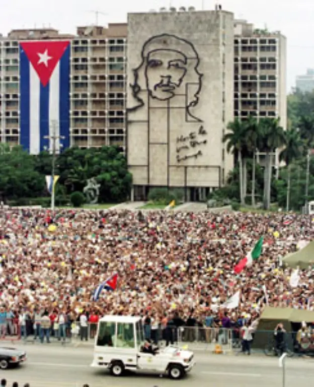In-Kuba-ist-Che-natuerlich-allgegenwaertig-selbst-beim-Papstbesuch-2003