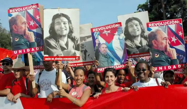 Auf-der-Zuckerinsel-begannen-die-Ehrungen-fuer-den-Revolutions-Helden-am-30-September-und-ziehen-sich-bis-zum-14-Juni-2008-hin