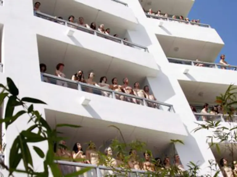 Naja-Spencer-Tunick-der-Meister-des-Massennudistentums-hat-schwer-zu-erraten-mal-wieder-zugeschlagen-Dieses-Mal-in-Miami