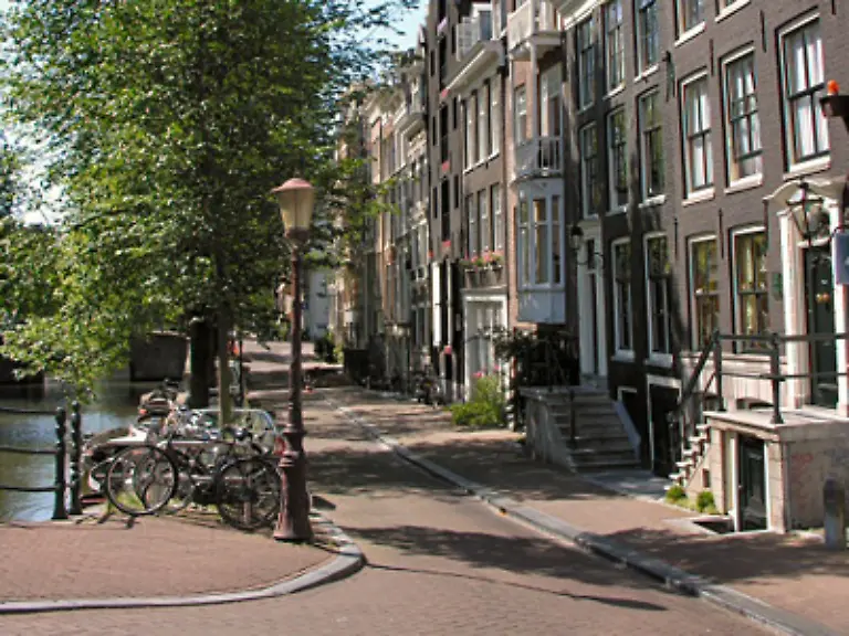 Hier-werden-Sie-verstanden-An-Amsterdam-schaetzen-die-Unternehmer-vor-allem-die-Fremdsprachenkenntnisse-der-Niederlaender-Damit-kommt-die-Stadt-auf-Platz-5