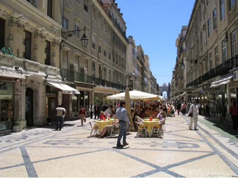 Ueber-Fachkraeftemangel-kann-die-Stadt-nicht-klagen-Gleich-an-sechs-Universitaeten-wird-in-Lissabon-frischer-Wirtschafts-Nachwuchs-ausgebildet-Insgesamt-reicht-es-fuer-die-Hauptstadt-Portugals-zu-Platz-15
