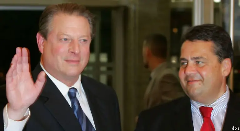 Spektakulaer-ist-jedoch-der-Erfolg-des-Films-Nicht-nur-in-den-USA-ist-Al-Gore-mittlerweile-ein-Klima-Superstar