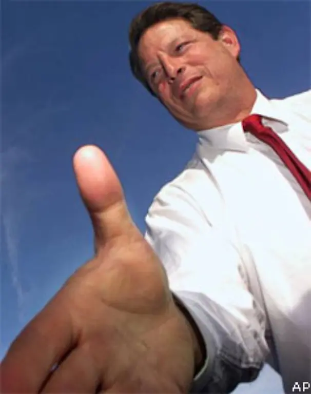 Und-dennoch-ist-der-Film-stellenweise-nicht-unkomisch-Mein-Name-ist-Al-Gore-Ich-war-frueher-mal-der-kuenftige-Praesident-der-Vereinigten-Staaten-sagt-er-bei-einer-seiner-Dia-Shows-mit-denen-er-seit-Jahren-durch-die-USA-zieht