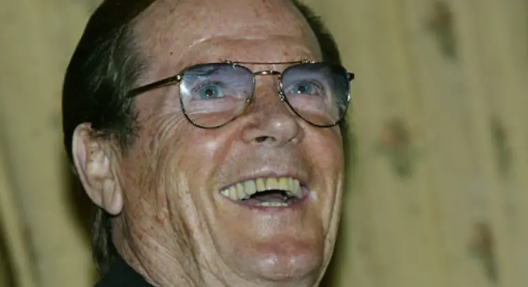 und-der-selbst-auferlegten-Diaet-ab-Zum-Fruehstueck-gibt-es-nur-Fruechte-Tee-und-Bluetenpollen
