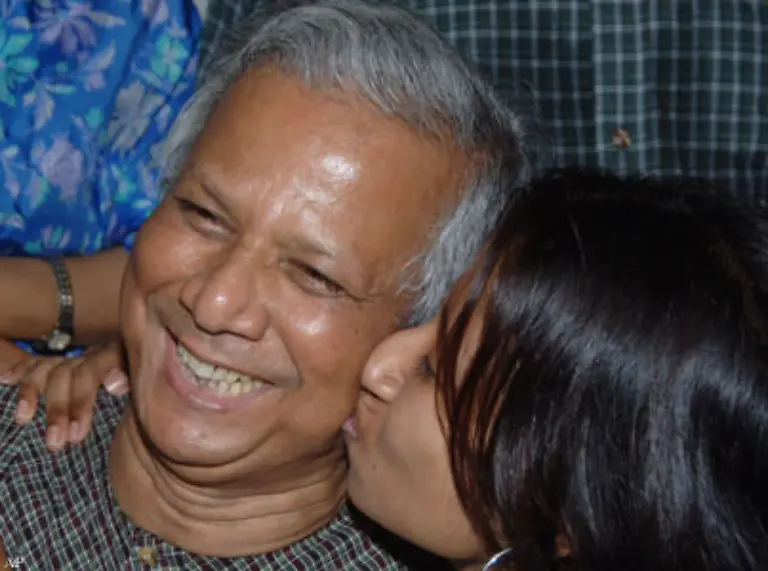 2006-wurde-so-Muhammed-Yunus-ein-bangladeschischer-Wirtschaftswissenschaftler-und-die-von-ihm-gegruendete-Bank-geehrt
