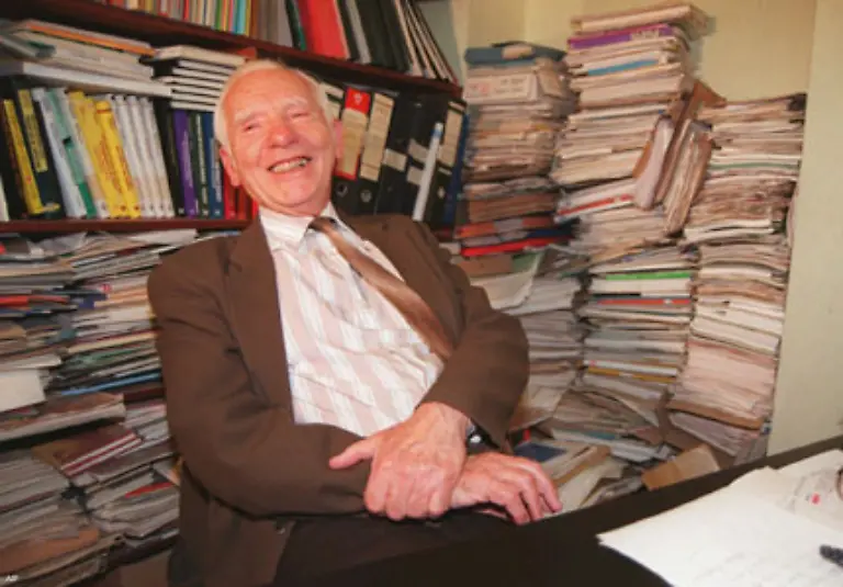 1995-Joseph-Rotblat-und-seine-Pugwash-Bewegung-fuer-ihr-Engagement-gegen-Atomwaffenversuche-und-die-Abschaffung-von-Atomwaffen