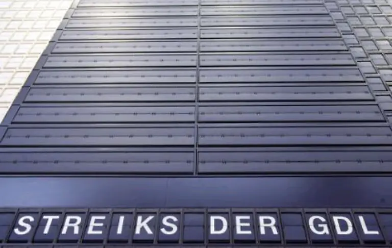Die-Gewerkschaft-der-Lokomotivfuehrer-streikt