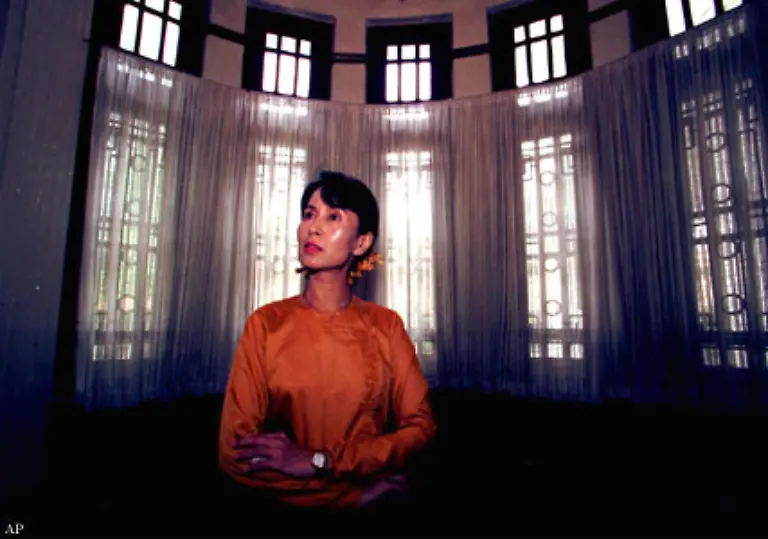 1991-Aung-San-Suu-Kyi-birmanische-Oppositionspolitikerin-fuer-ihren-gewaltfreien-Kampf-um-Demokratie