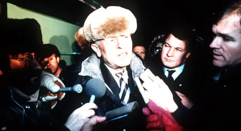 Die-sowjetische-Regierung-verbot-ihm-zur-Verleihung-nach-Oslo-zu-reisen-Den-Preis-nahm-seine-Frau-Jelena-Bonner-entgegen