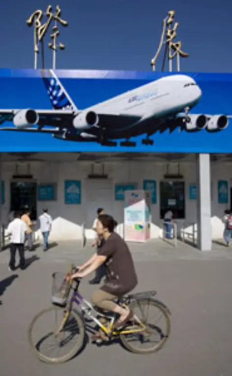 Nach-fast-zweijaehriger-Wartezeit-hat-Singapure-Airlines-den-ersten-A380-erhalten