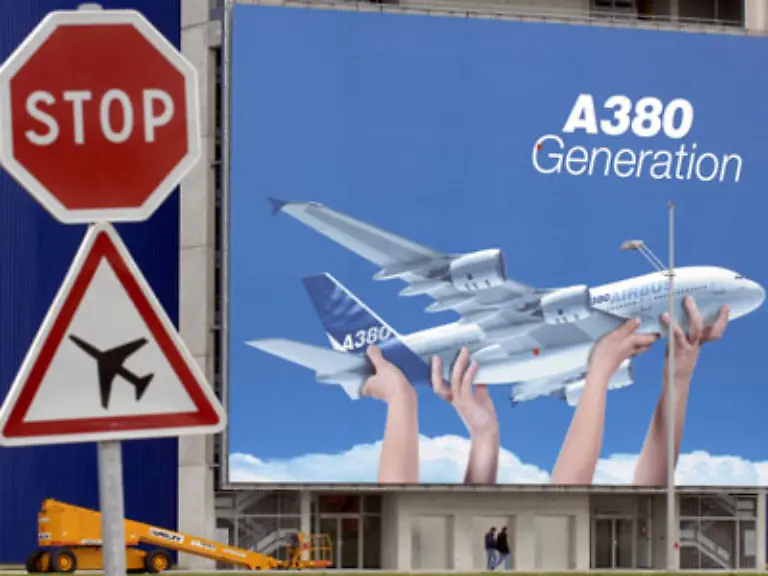 Der-Teufel-steckt-im-Detail-Und-vor-kleinen-Ueberraschungen-ist-man-nie-gefeit-betonte-der-deutsche-Flugversuchsingenieur-an-Bord-Manfred-Birnfeld-Keiner-ahnt-zu-dem-Zeitpunkt-was-alles-noch-schiefgehen-wuerde