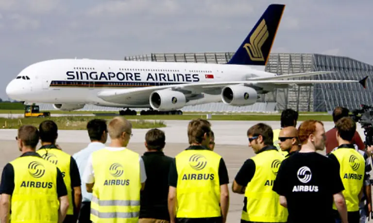 Krisensitzungen-Kundenfrust-Angst-um-Arbeitsplaetze-als-Airbus-2006-das-Sparprogramm-Power8-startet-steckt-das-Unternehmen-in-einer-seiner-tiefsten-Krisen