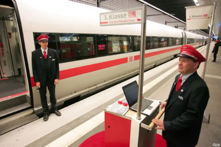 Reisende-kommen-nun-direkt-nach-Paris-Wien-Budapest-Warschau-Kaliningrad-oder-bei-einiger-Ausdauer-sogar-bis-Saratov-an-der-mittleren-Wolga