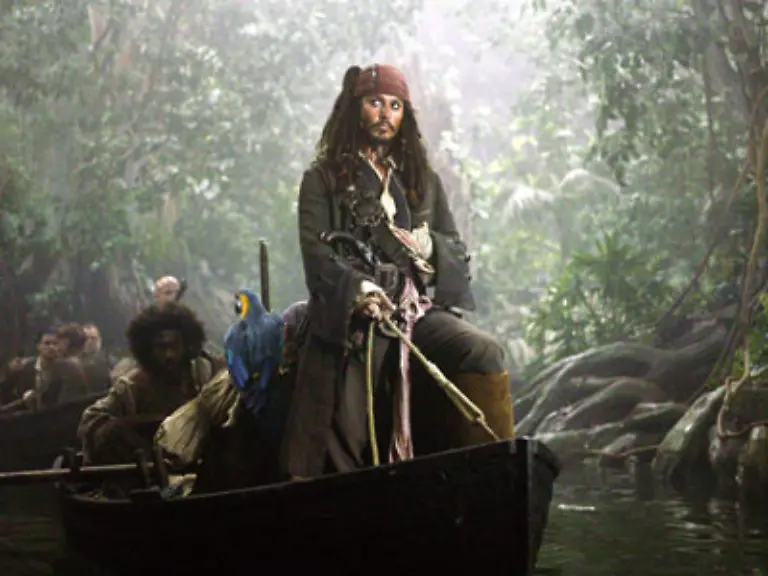 Apropos-Jack-Als-Kapitaen-Jack-Sparrow-hatte-Johnny-Depp-einen-der-groessten-Kassenerfolge-der-juengsten-Filmgeschichte-mit-Fluch-der-Karibik-eingefahren