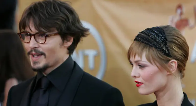 Alles-was-man-weiss-ist-dass-Lily-Rose-in-Lebensgefahr-schwebte-was-genau-sie-hatte-weiss-man-nicht-denn-Depp-und-Paradis-schirmen-ihr-Privatleben-komplett-nach-aussen-ab