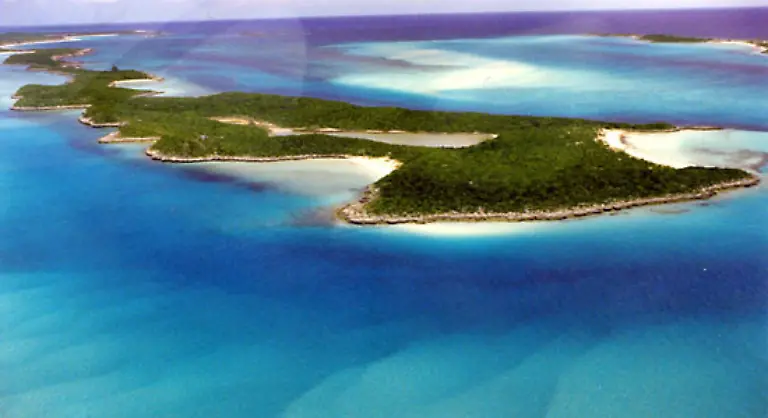Vielleicht-macht-er-ja-Ferien-mit-ihnen-auf-seiner-Privatinsel-auf-den-Bahamas-Oder-besucht-Onkel-John-Malkovich-der-in-Suedfrankreich-gleich-nebenan-wohnt