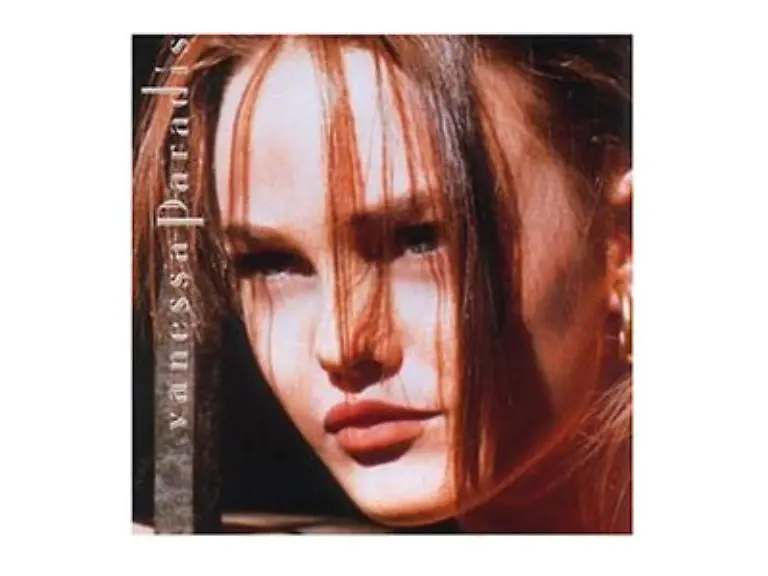Ganz-so-zart-wie-1987-zur-Zeit-von-Joe-le-Taxi-singt-Vanessa-Paradis-nicht-mehr
