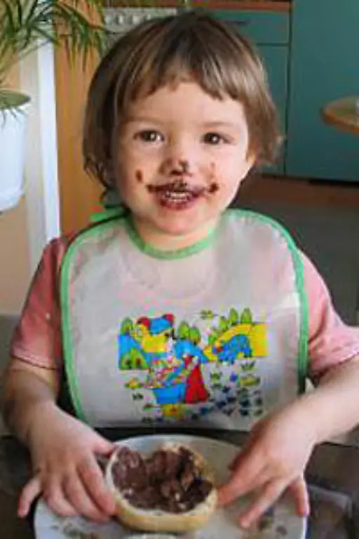 Nicht-nur-Kinder-moegen-ihr-Schokobroetchen-zum-Fruehstueck