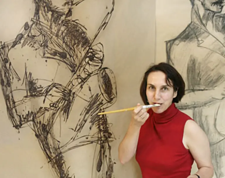 Schokolade-kann-man-nicht-nur-essen-man-kann-mit-ihr-auch-malen-Die-Schokokuenstlerin-Grit-Wendelberger-knabbert-an-ihrem-Kunstwerk