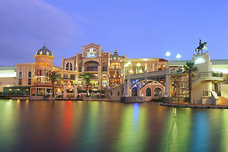 Kapstadt-ist-der-Sitz-des-suedafrikanischen-Parlaments-Die-Stadt-hat-ihren-Namen-vom-Kap-der-guten-Hoffnung-das-nicht-weit-entfernt-liegt