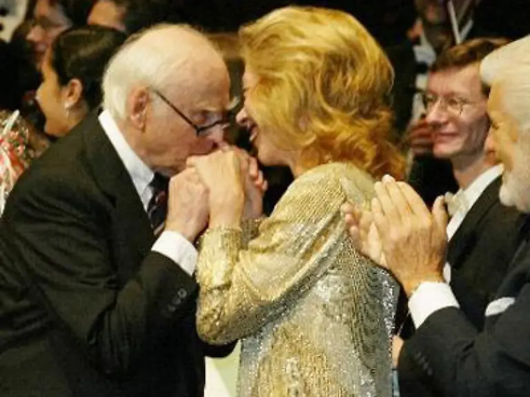 Ausserdem-ehrte-sie-RTL-1997-mit-dem-Goldenen-Loewen-Im-gleichen-Jahr-bekam-Hamann-den-Bayerischen-Fernsehpreis-als-beste-Seriendarstellerin-in-Adelheid-und-ihre-Moerder