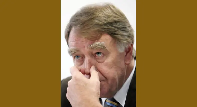 Vielleicht-ist-es-aber-auch-sein-Kontrahent-Hartmut-Mehdorn-der-Schell-zum-Durchhalten-provoziert-Den-kann-er-naemlich-nicht-riechen
