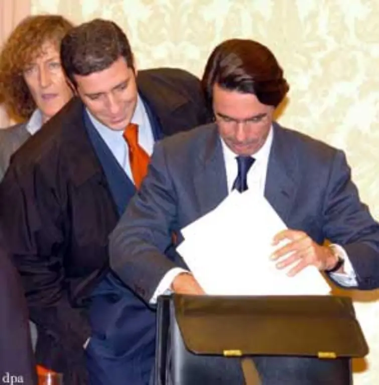 Der-damalige-PP-Ministerpraesident-Jos-Mara-Aznar-hatte-zunaechst-die-baskische-Untergrundorganisation-ETA-fuer-die-Anschlaege-verantwortlich-gemacht