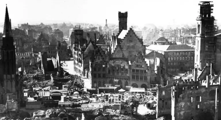 Noch-immer-so-heisst-es-lakonisch-vom-Pressedienst-der-Stadt-klebt-der-Fall-an-Frankfurt-wie-Nachkriegskaugummi