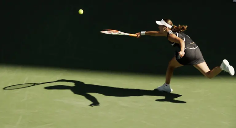 Auch-bei-den-US-Open-muss-Hingis-1999-im-Endspiel-eine-Niederlage-einstecken-Sie-verliert-gegen-die-aufstrebende-Serena-Williams