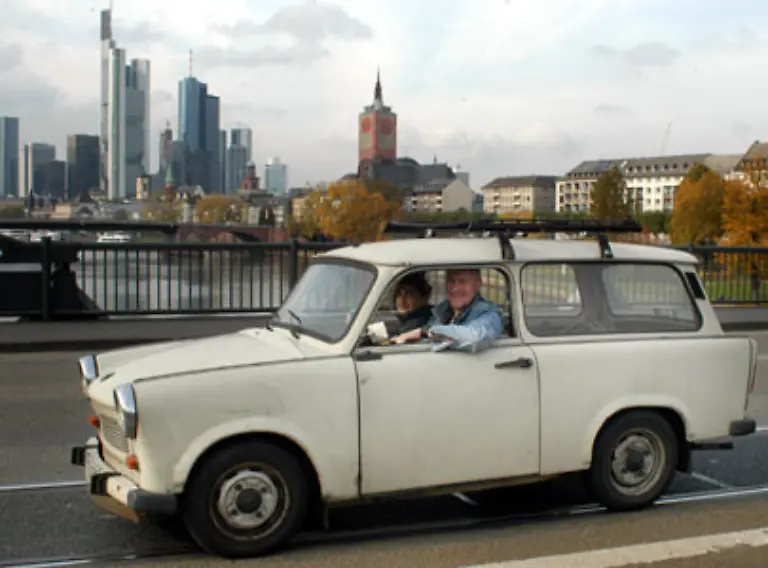 Der-Trabant-wurde-wie-sein-Name-besagt-zum-treuen-Begleiter-der-DDR-Buerger