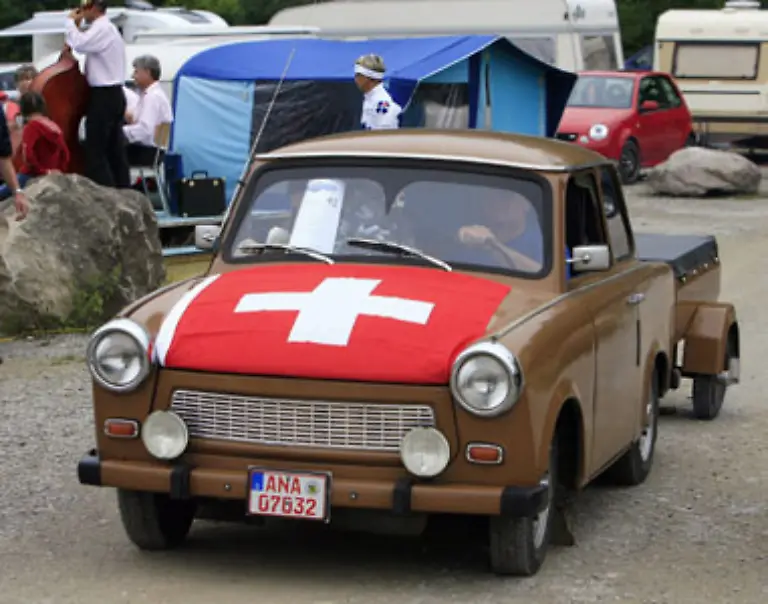 Doch-der-Trabi-rollt-und-rollt