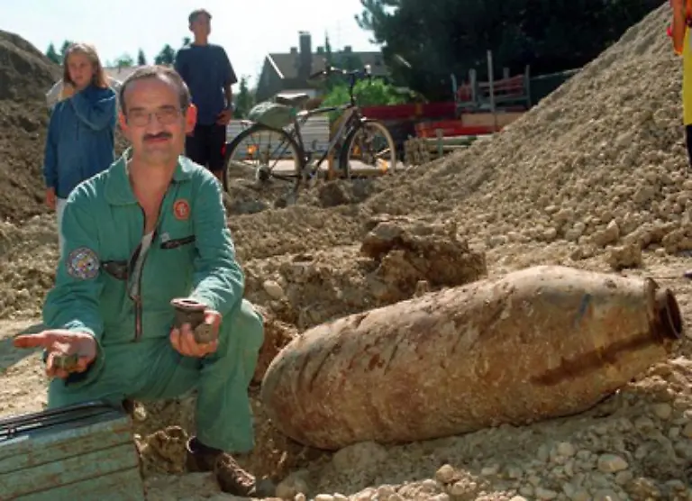 Das-alles-bedeutet-dass-man-als-unerfahrener-Bombenentschaerfer-durchaus-eine-Bombe-entschaerfen-kann-Schafft-man-es-tatsaechlich-handelt-es-sich-aber-um-nichts-anderes-als-Glueck