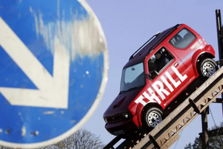 Um-ehrlich-zu-sein-nicht-Frauen-sind-die-schlechteren-Autofahrer-Maenner-sind-die-schlechteren-Beifahrer-Um-dennoch-auf-dem-Beifahrersitz-entspannen-zu-koennen-sollten-Sie-sich-der-Methode-der-progressiven-Muskelentspannung-bedienen