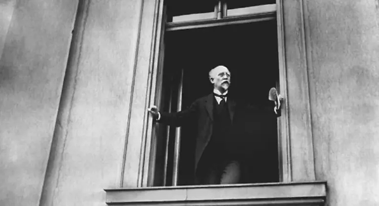 Das-Volk-hat-auf-der-ganzen-Linie-gesiegt-Es-lebe-die-deutsche-Republik-rief-Scheidemann