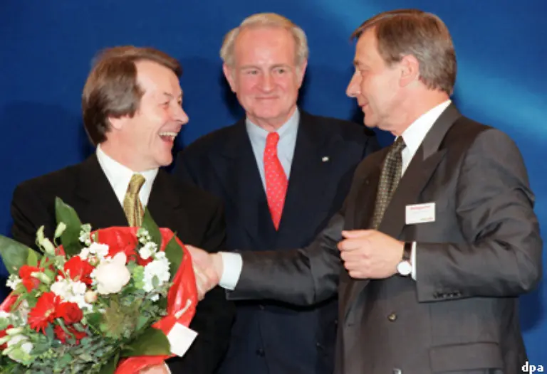 Nach-kurzer-Probezeit-in-der-Kommunalpolitik-nahm-die-Karriere-von-Franz-Muentefering-in-der-NRW-Landespolitik-Fahrt-auf-Seit-ihrer-gemeinsamen-Zeit-im-Kabinett-von-Johannes-Rau-sind-Wolfgang-Clement-und-Franz-Muentefering-Rivalen