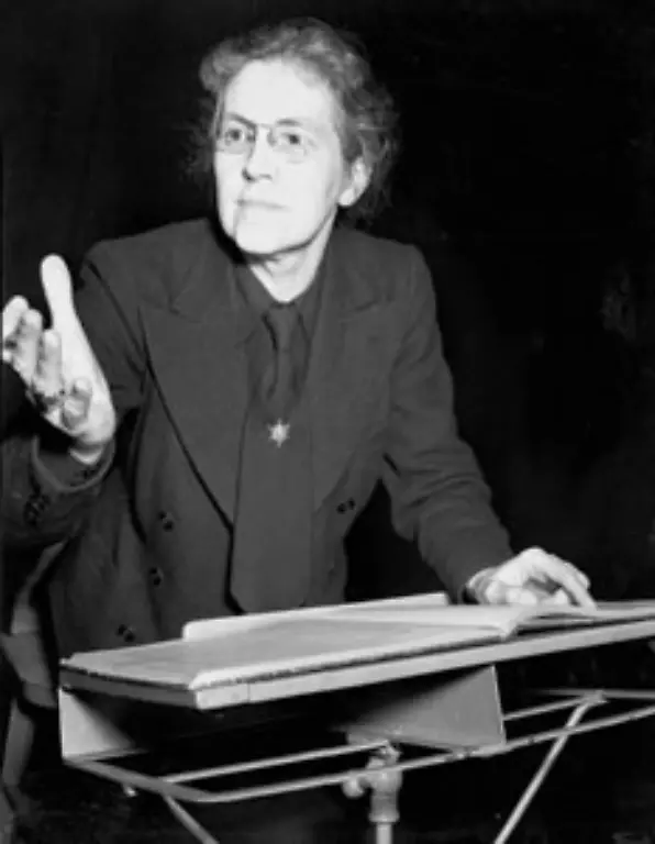Als-Neunjaehriger-spielte-er-im-Salzburger-Mozarteum-Bach-und-studierte-bei-Edwin-Fischer-seinem-Vorbild-als-dirigierender-Pianist-Komposition-lernte-er-bei-Nadia-Boulanger-im-Bild-in-Paris