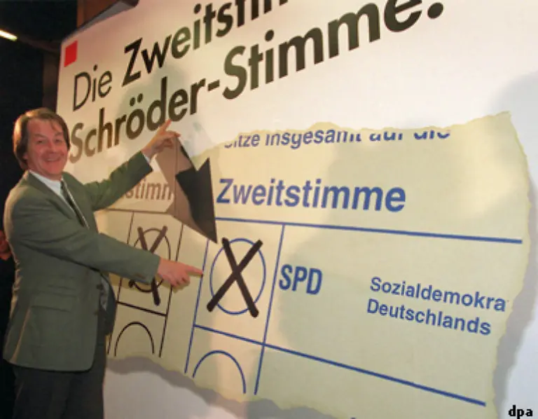 Aus-der-neu-gegruendeten-SPD-Wahlkampfzentrale-Kampa-zog-Muentefering-1998-die-Faeden-im-Bundestagswahlkampf