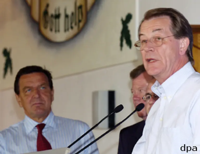 In-bisher-nicht-gekannter-Form-inszenierte-er-die-Person-Gerhard-Schroeder