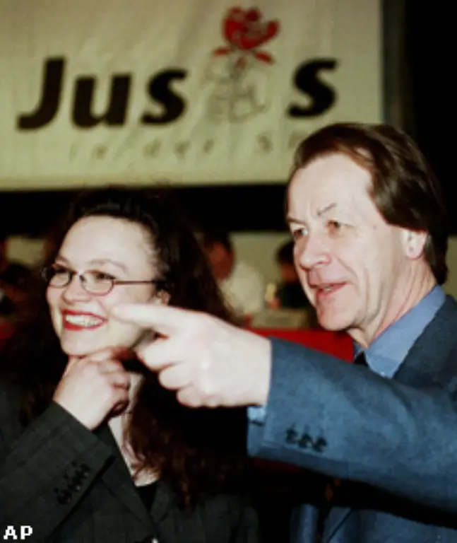 Beim-Bundeskongress-der-Jung-Sozialisten-1998-plauschte-die-damalige-Juso-Bundesvorsitzende-Andrea-Nahles-mit-dem-frisch-gewaehlten-Bundesgeschaeftsfuehrer