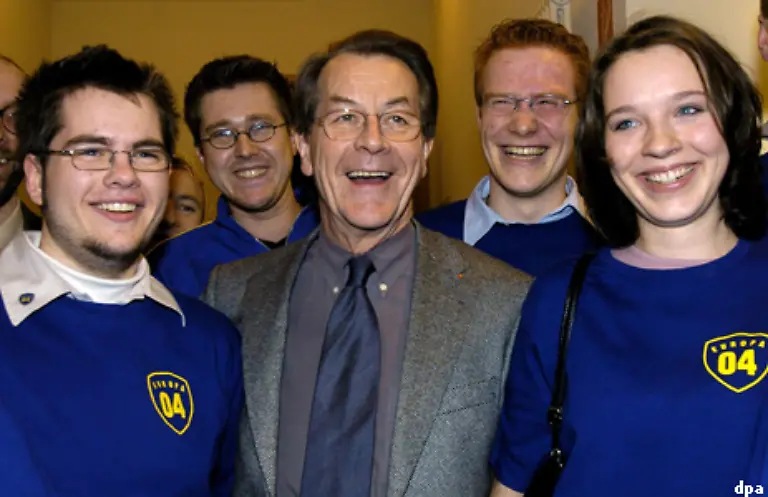 Die-Partei-hoffte-auf-den-Muente-Effekt-Der-reist-durch-das-Land-und-geht-mit-der-Basis-in-den-Ortsvereinen-auf-Tuchfuehlung-die-Tour-de-Franz