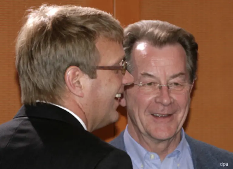 CDU-Generalsekretaer-Pofalla-aeusserte-Respekt-und-Bedauern-ueber-die-Entscheidung-des-SPD-Politikers-Franz-Muentefering-war-eine-wichtige-Stuetze-fuer-die-erfolgreiche-Arbeit-der-grossen-Koalition-sagte-er