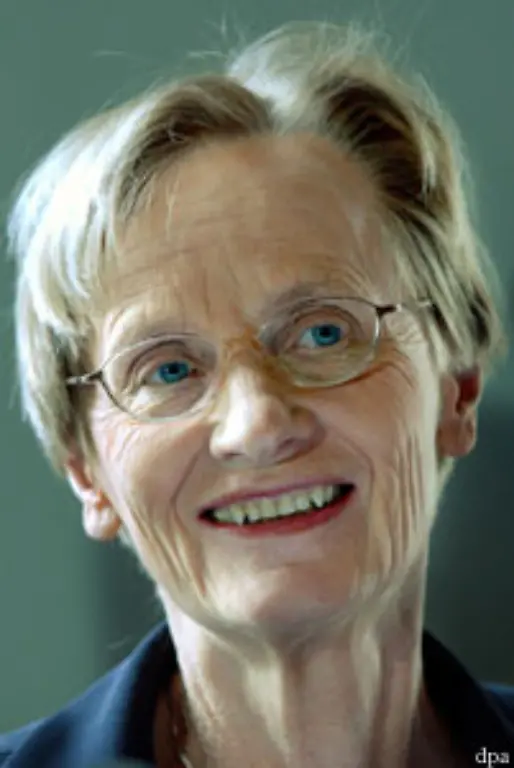 Ihre-Karriere-begann-mit-einem-Zufall-Tochter-Karin-erkrankte-im-Herbst-1941-an-einer-Lungenentzuendung-und-genas-nur-langsam