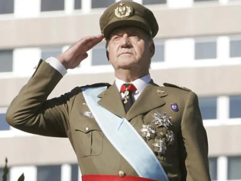 Auf-dem-Iberoamerika-Gipfel-in-Santiago-de-Chile-kam-es-zu-einem-Eklat-als-Juan-Carlos-den-venezolanischen-Praesidenten-Hugo-Chvez-anfuhr-Warum-haeltst-Du-nicht-mal-den-Mund