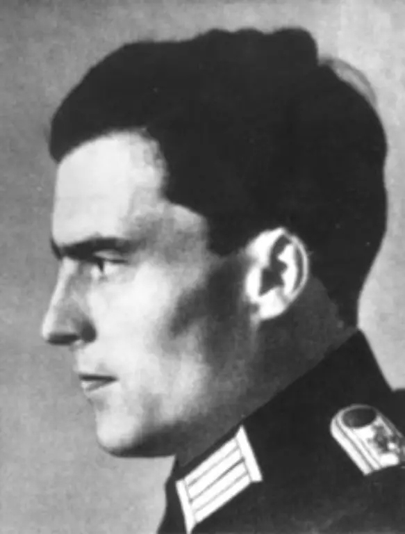 Aber-auch-nach-so-vielen-Jahrzehnten-gibt-es-erstaunlich-viele-Dinge-die-man-immer-noch-nicht-ueber-Stauffenberg-weiss-Gewissheit-besteht-lediglich-ueber-die-biografischen-Grunddaten