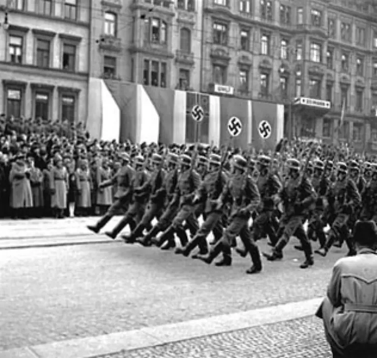 Diese-Ideen-sind-aber-in-der-Durchfuehrung-durch-das-Regime-fast-alle-in-ihr-Gegenteil-verkehrt-worden