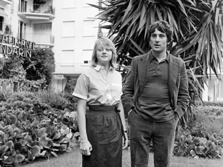 Darunter-Taxi-Driver-mit-den-Hauptdarstellern-Jodie-Foster-und-Robert-De-Niro