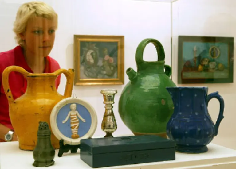 Gute-sieben-Jahre-spaeter-am-20-November-1907-stirbt-die-Malerin-im-Alter-von-nur-31-Jahren-in-Worpswede-bei-Bremen-im-Bild-Gegenstaende-aus-ihrem-Nachlass